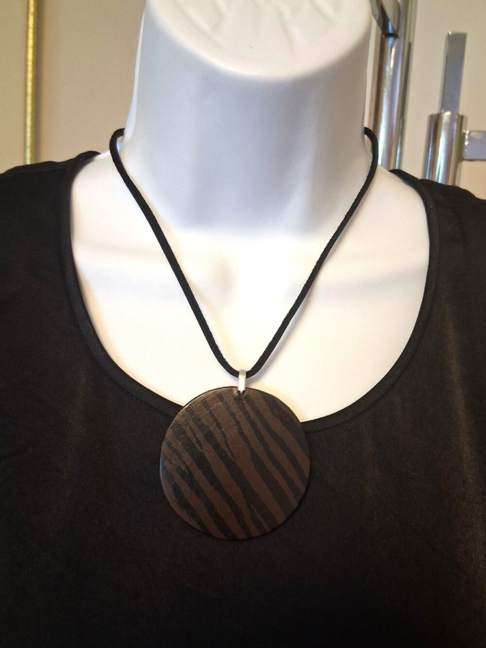 New Bauxo Handcrafted Round Leather Pendant Genuine Leather Necklace - Picture 8 of 9